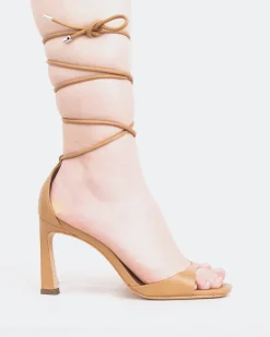 Strappy-L'INTERVALLE Lavo, Camel Leather/Cuir Chameau