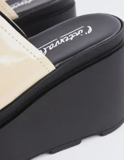 Wedges-L'INTERVALLE Positive Cream Patent